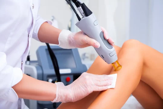 Séance d'épilation laser des jambes au sein du Clinique Luma